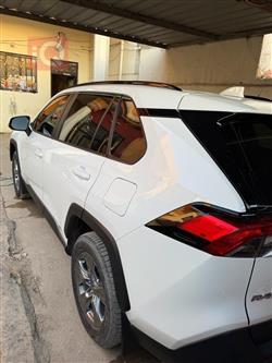 تۆیۆتا ڕاڤ 4